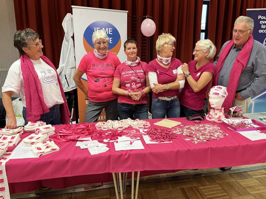 Remise des T-shirts - l'Hôtel de ville de Nancy
